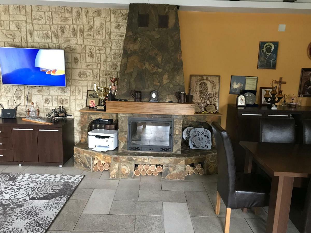 Pensiunea Raiul Muntilor Sebiş Εξωτερικό φωτογραφία